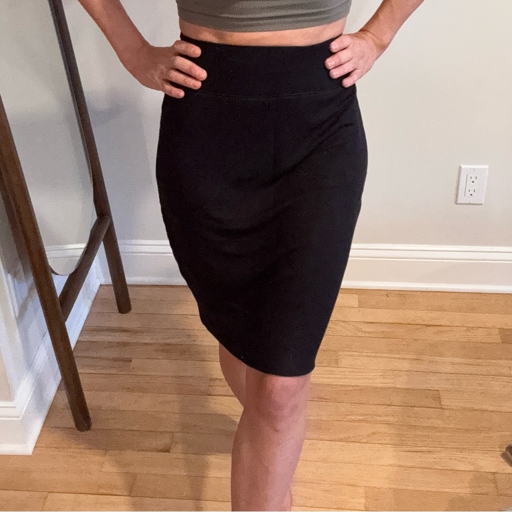 T Tahari fitted skirt.